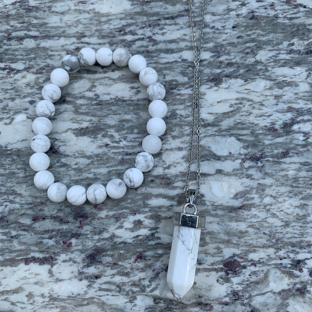 Howlite pendulum and matte bracelet